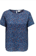 Lade das Bild in den Galerie-Viewer, Only Carmakoma Carvica tops
