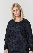 Lade das Bild in den Galerie-Viewer, Studio Zorina V neckline top
