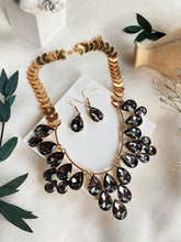 Load image into Gallery viewer, Pear shape gem  Necklace and earrings sets
