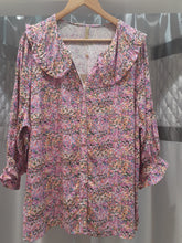 Load image into Gallery viewer, Cassiopeia Large collar print blouse
