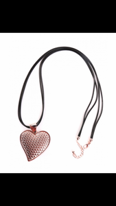 Necklace textured love heart