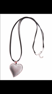 Necklace textured love heart
