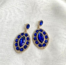 Load image into Gallery viewer, Opal shape statement earrings
