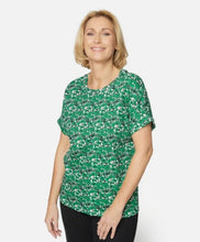 Load image into Gallery viewer, Brandtex  Daisy print tops
